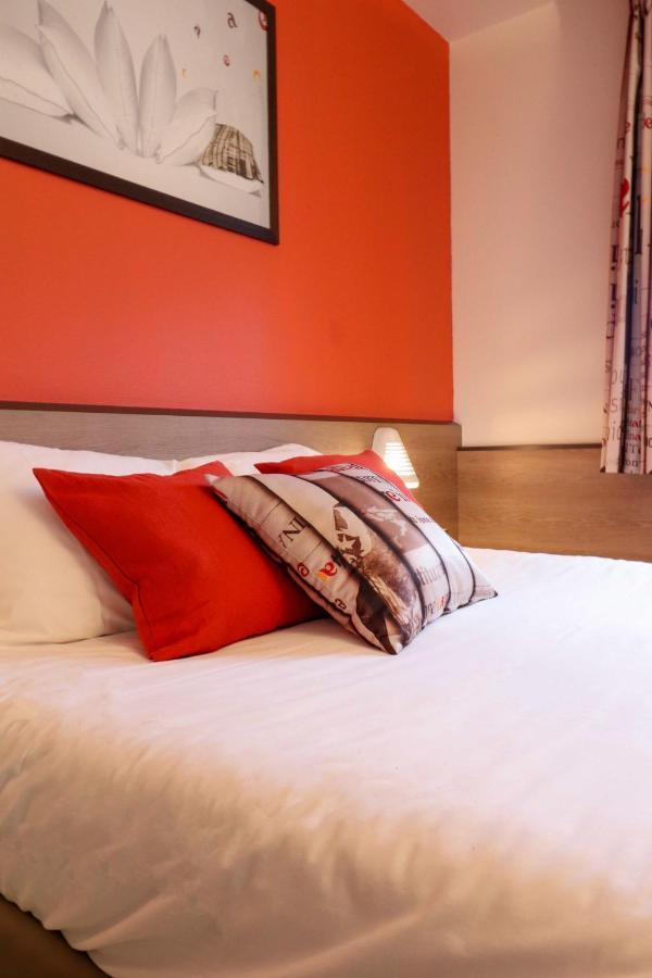 ACE Hôtel Travel Athée sur Cher Esterno foto